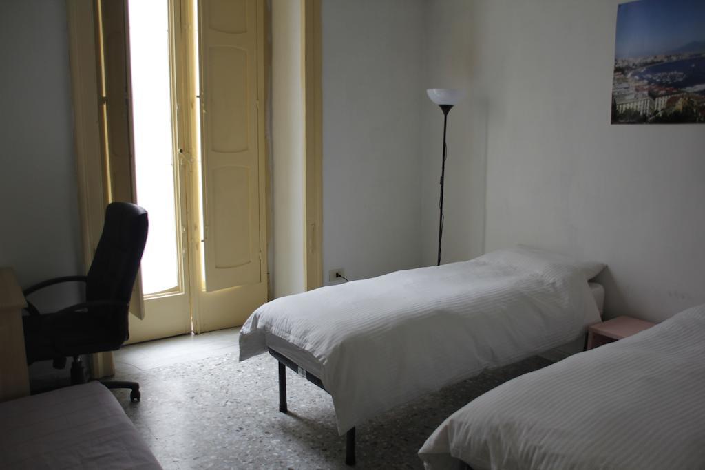 Youthhome B&B Neapol Pokoj fotografie